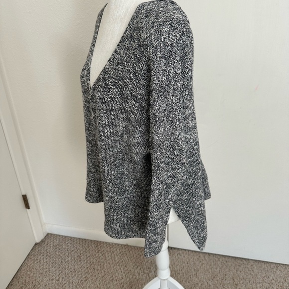 Express Oversized Open Back Knit Distressed Sweater Black White Size Small NWOT - Picture 4 of 5